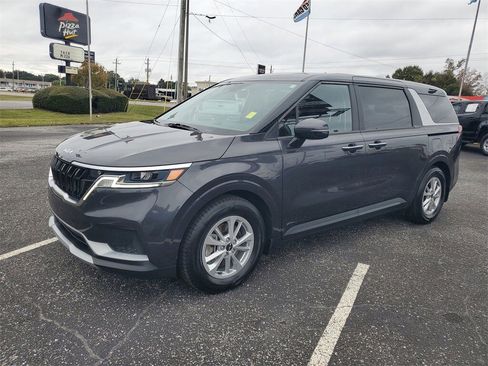 Used 2023 Kia Carnival LX image 2