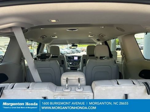 Used 2021 Chrysler Pacifica Touring-L w/ Uconnect Theater Family Group FWD image 36