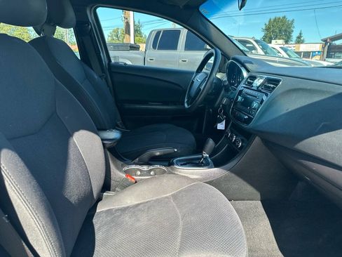 Used 2013 Chrysler 200 LX FWD image 20