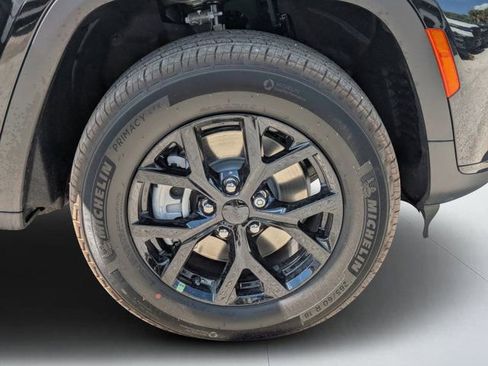 New 2025 Jeep Grand Cherokee L Altitude image 9