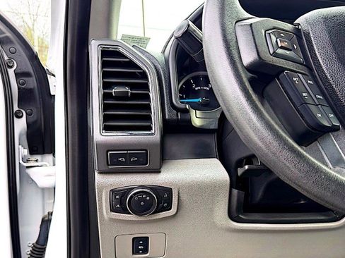 Used 2017 Ford F450 XLT w/ XLT Premium Package image 12