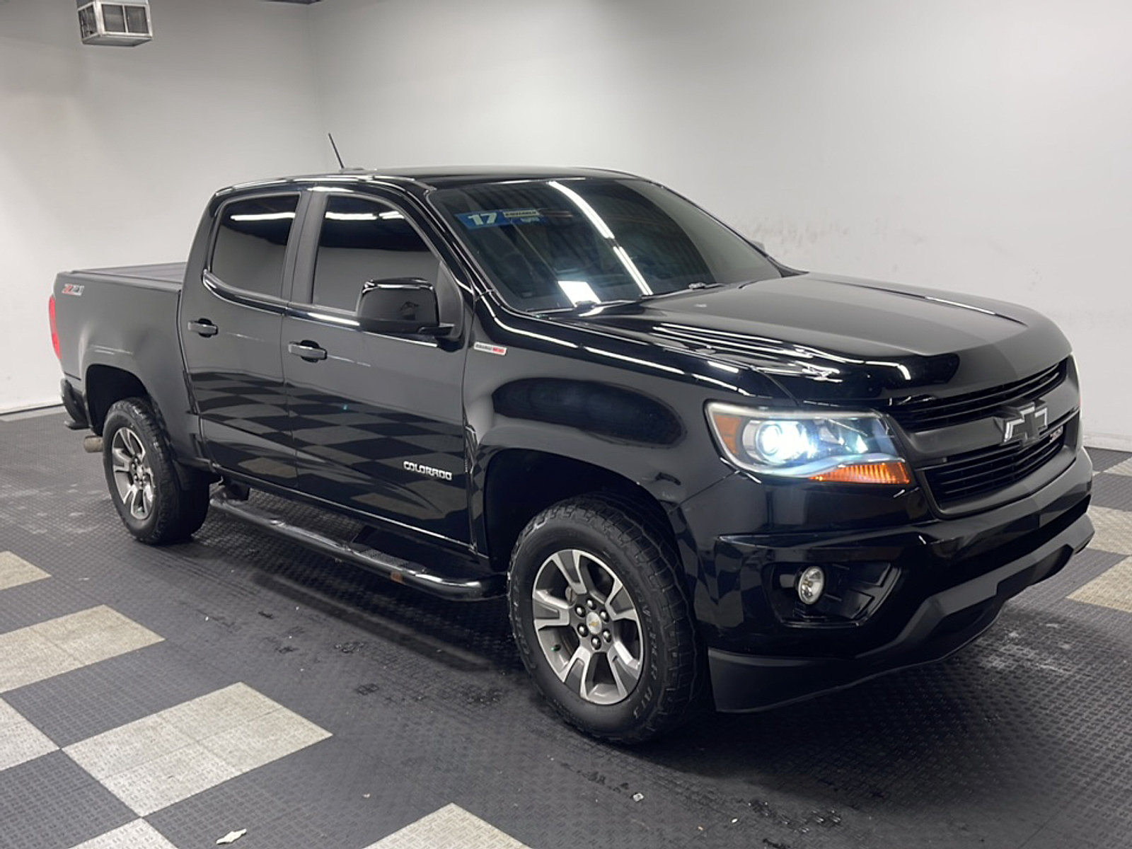 Used 2017 Chevrolet Colorado Z71 AWD/4WD image 23