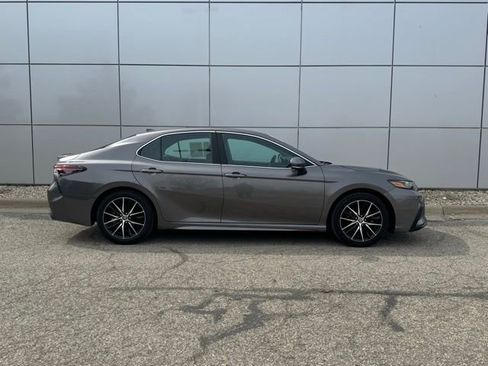 Used 2021 Toyota Camry SE w/ Cold Weather Package image 35