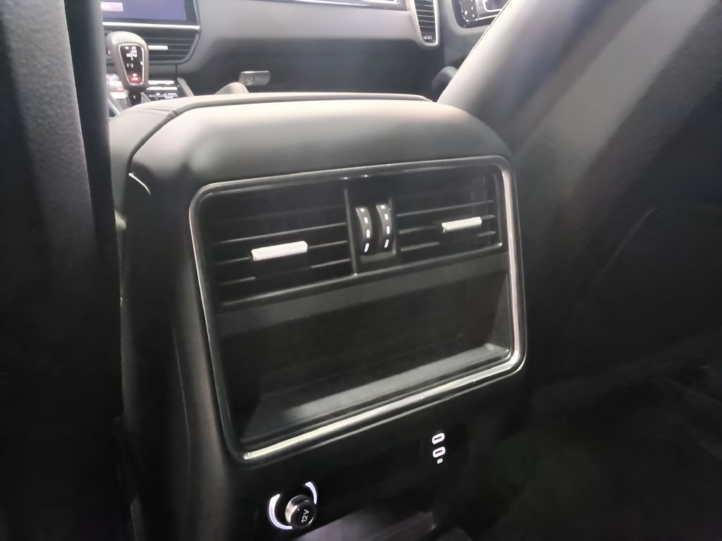 Used 2023 Porsche Cayenne Coupe AWD/4WD image 18