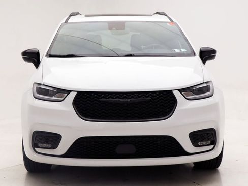 Used 2024 Chrysler Pacifica Limited w/ S Appearance Package image 5