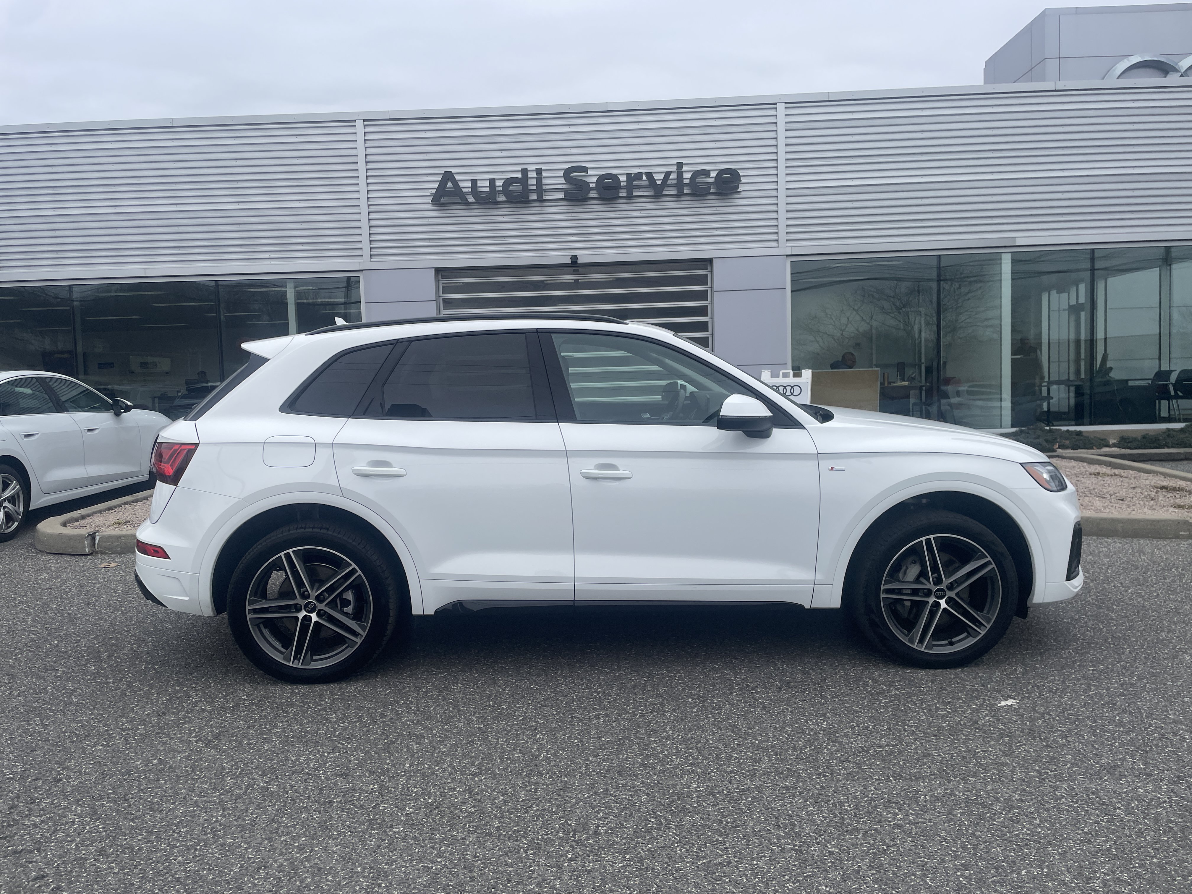 Certified 2023 Audi Q5 e Premium Plus w/ Premium Plus Package AWD/4WD image 2