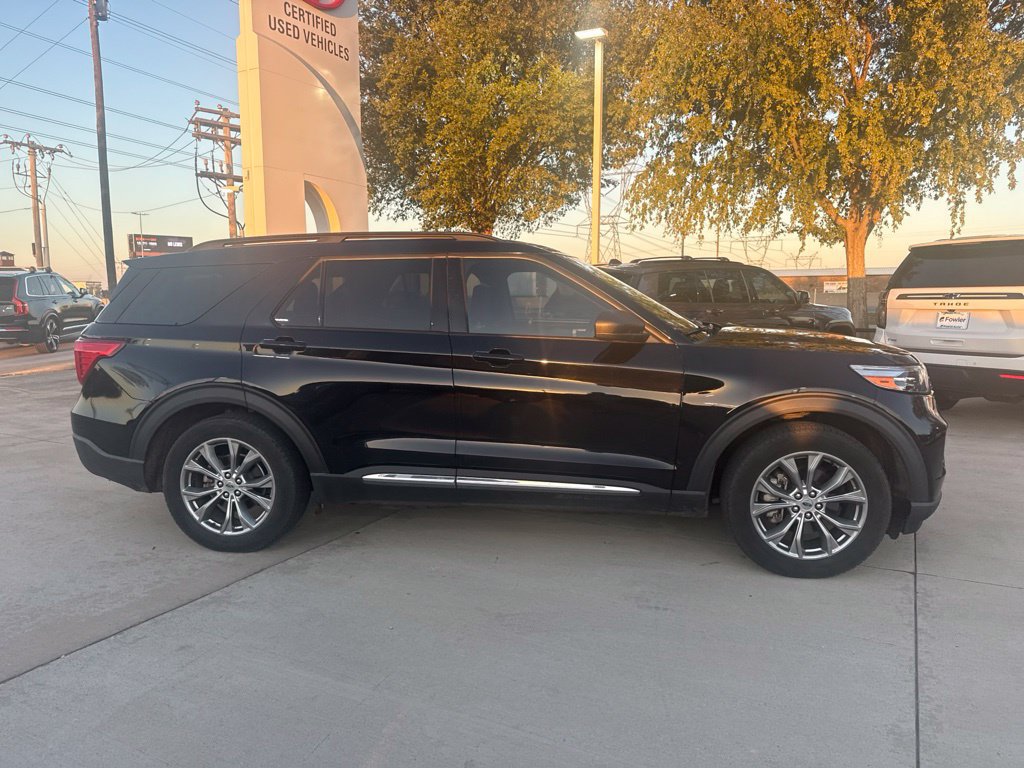Used 2022 Ford Explorer XLT w/ Equipment Group 202A RWD image 2