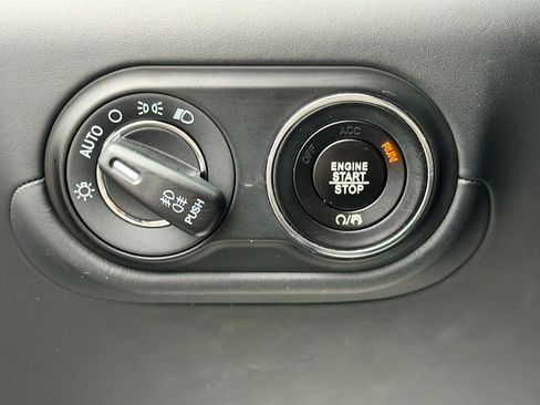 Used 2022 Maserati Levante GT AWD/4WD image 35