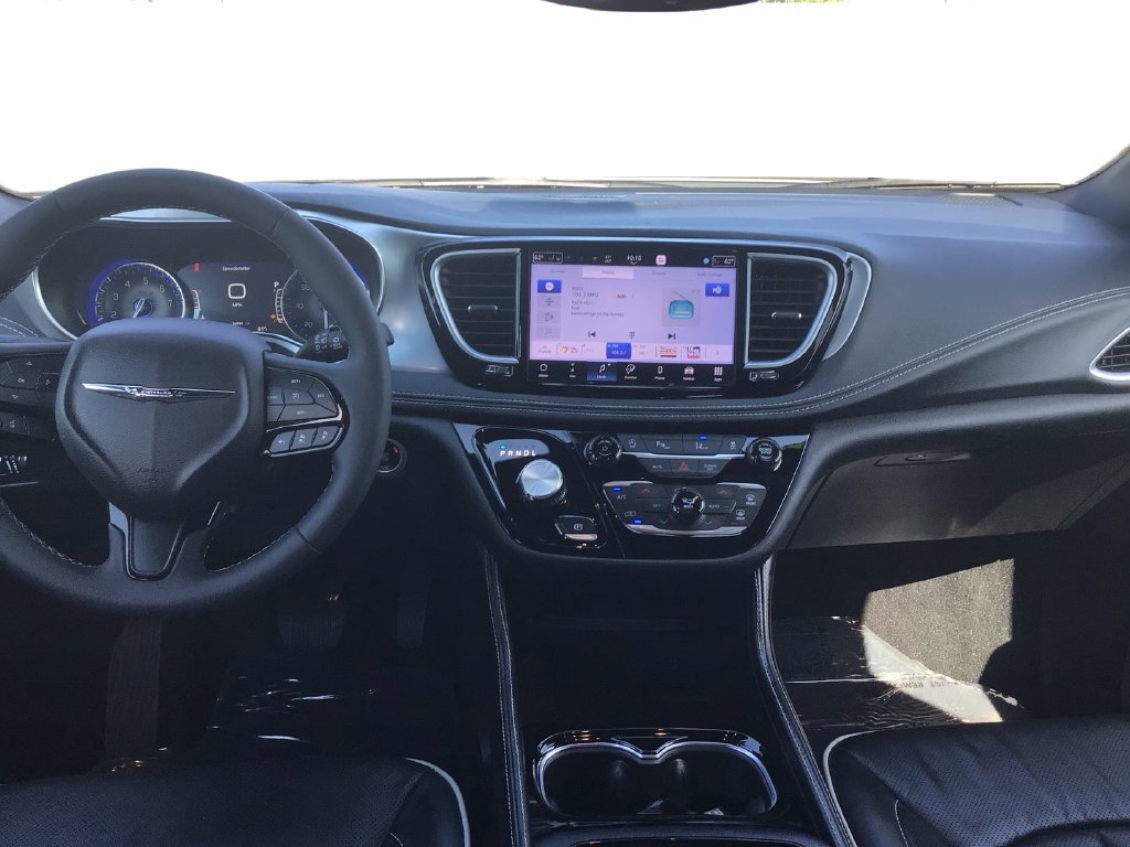 Used 2026 Chrysler Pacifica Limited w/ S Appearance Package FWD image 23