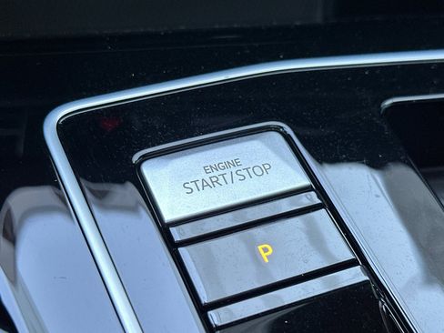 Used 2024 Volkswagen Golf R image 22