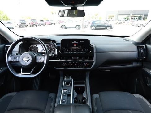 Used 2025 Nissan Pathfinder SV FWD image 30