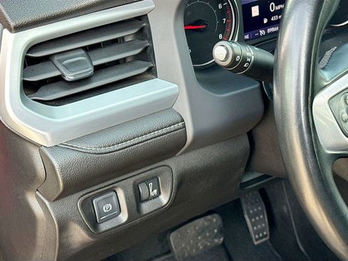 Used 2023 GMC Acadia SLT image 10