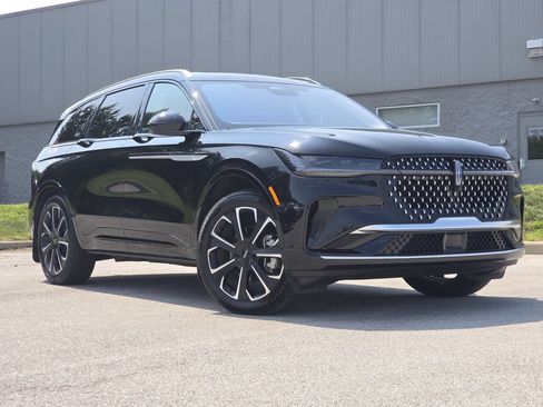 Used 2025 Lincoln Nautilus Reserve AWD/4WD image 37