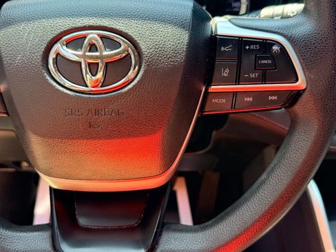 Used 2023 Toyota Highlander L FWD image 23