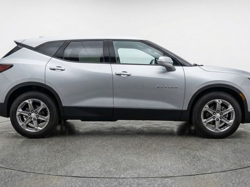 Used 2025 Chevrolet Blazer LT image 11