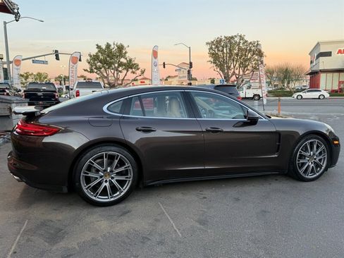 Used 2018 Porsche Panamera 4S image 17