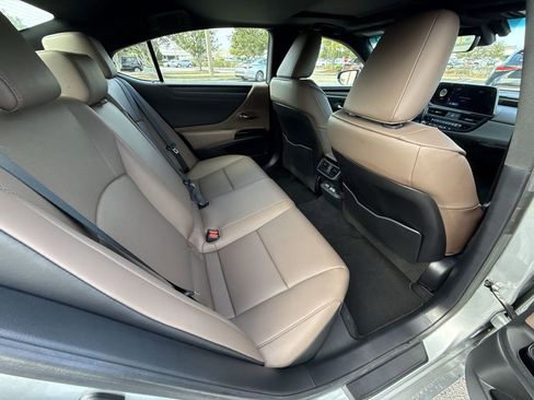 Used 2025 Lexus ES 350 w/ Premium Package image 17