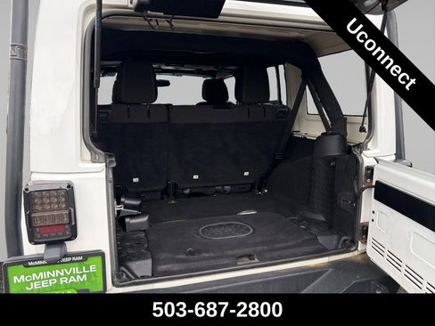 Used 2015 Jeep Wrangler Unlimited Rubicon image 16
