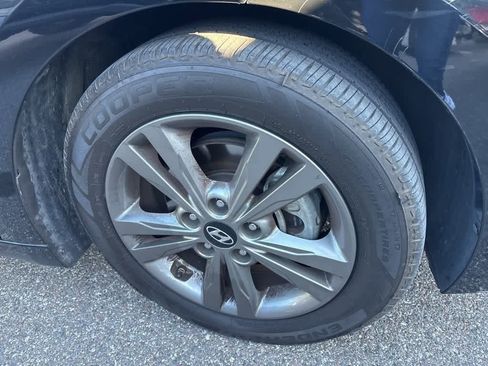 Used 2017 Hyundai Elantra Value Edition image 5