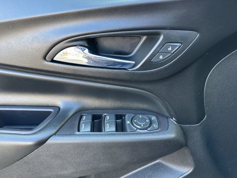 Used 2020 Chevrolet Equinox LT image 12