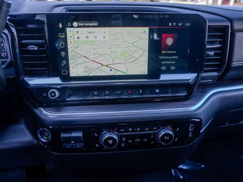 Used 2025 GMC Sierra 1500 SLT image 11