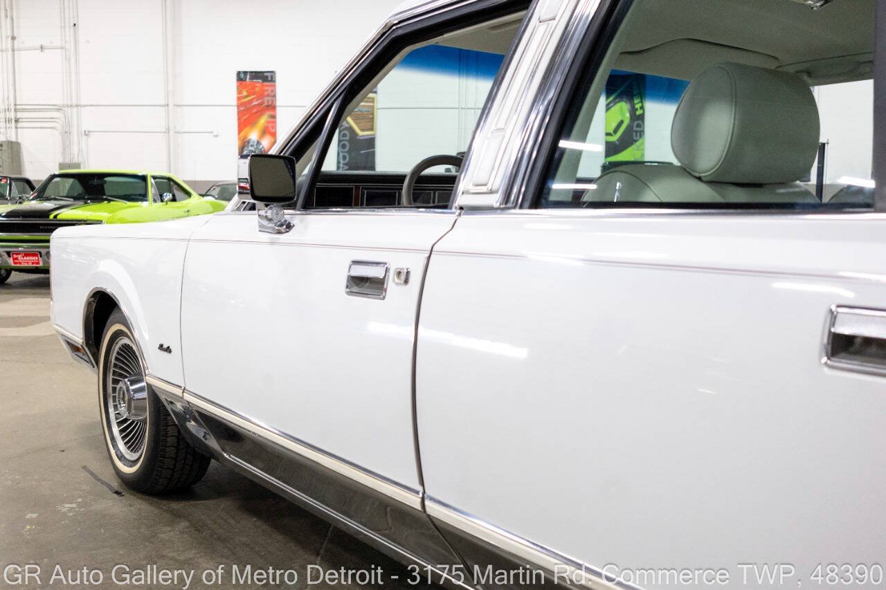Used 1989 Lincoln Town Car Signature RWD image 22