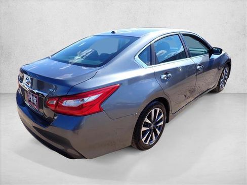 Used 2017 Nissan Altima 2.5 SV FWD image 4
