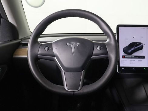 Used 2022 Tesla Model Y Long Range image 36