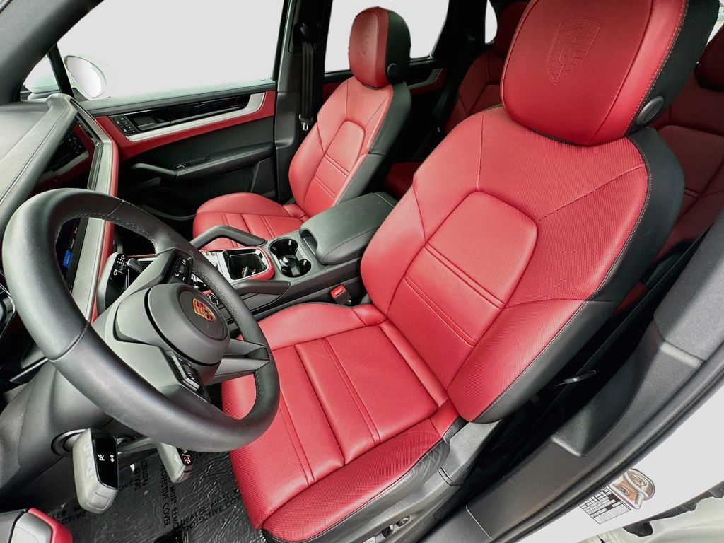 Certified 2025 Porsche Cayenne AWD/4WD image 5