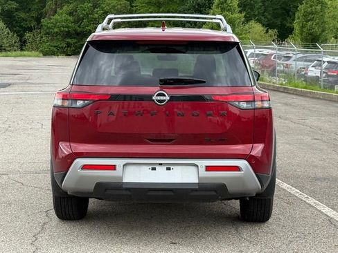 Used 2023 Nissan Pathfinder SL w/ Black Appearance Package image 5