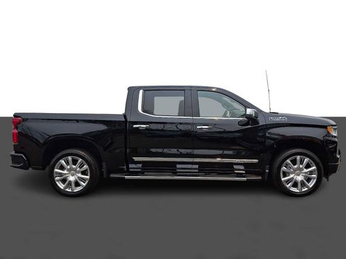Used 2025 Chevrolet Silverado 1500 High Country w/ High Country Premium Package AWD/4WD image 7