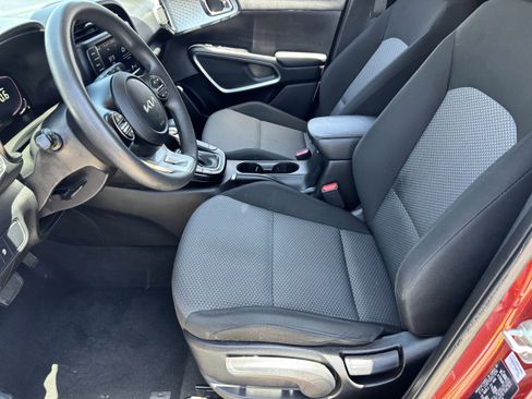 Certified 2023 Kia Soul LX w/ Option Group 015 FWD image 17