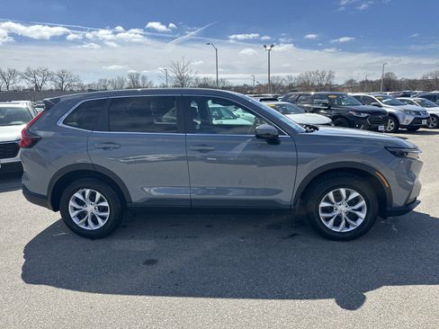 Used 2025 Honda CR-V LX image 3