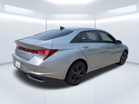 Used 2021 Hyundai Elantra SEL FWD image 4