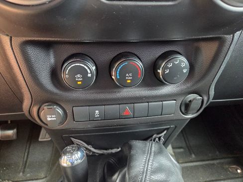 Used 2018 Jeep Wrangler Sport AWD/4WD image 20