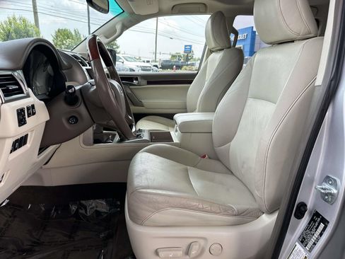 Used 2016 Lexus GX 460 w/ Premium Package AWD/4WD image 22