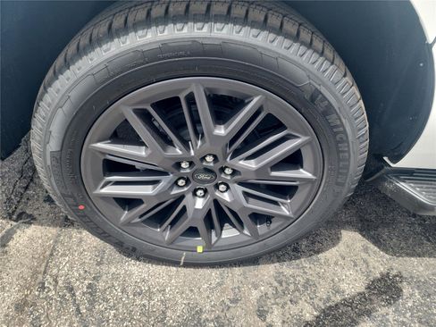 New 2026 Ford Expedition Max Platinum image 23