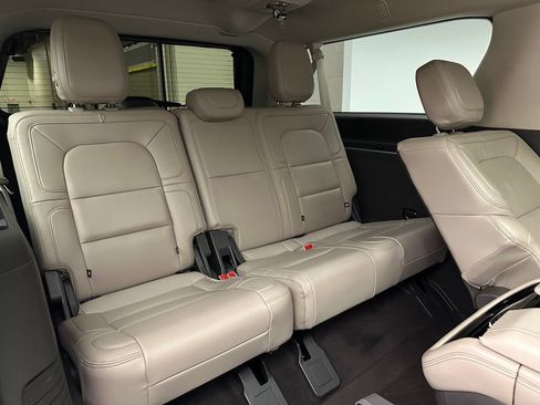 Used 2023 Lincoln Navigator L Reserve AWD/4WD image 12