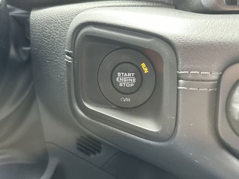 Used 2025 Jeep Wrangler Unlimited Rubicon image 25