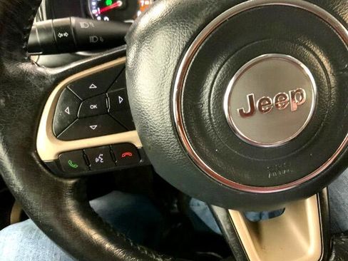 Used 2017 Jeep Renegade Latitude w/ Cold Weather Group image 22