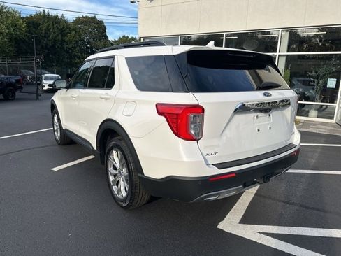 Used 2024 Ford Explorer XLT w/ Equipment Group 202A image 5