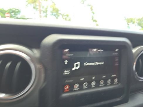 Used 2020 Jeep Wrangler Unlimited Sahara AWD/4WD image 12