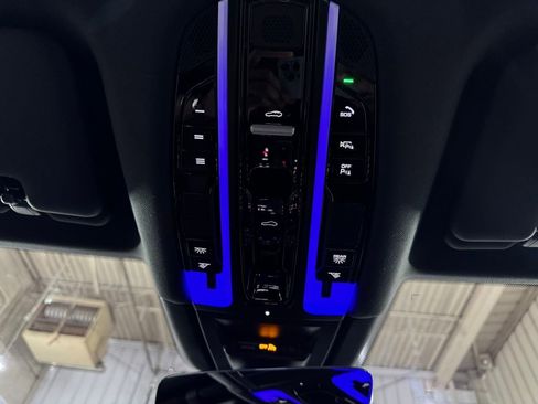 Used 2022 Porsche Cayenne S image 40