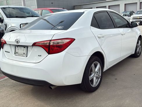 Used 2018 Toyota Corolla LE FWD image 3