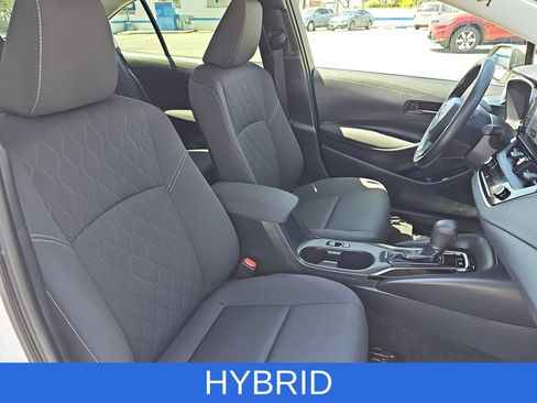 Used 2025 Toyota Corolla LE w/ LE Premium Package FWD image 10