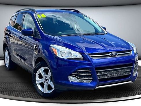 Used 2016 Ford Escape SE w/ Equipment Group 201A FWD image 3