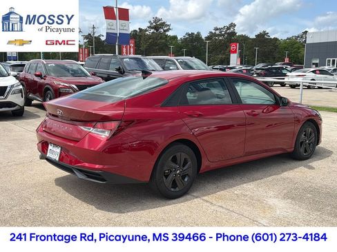 Used 2023 Hyundai Elantra SEL w/ Cargo Package FWD image 6