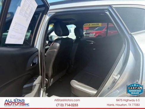 Used 2024 Chevrolet Trax RS w/ Sunroof Package FWD image 12