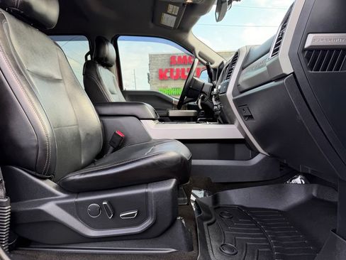 Used 2017 Ford F250 Lariat w/ Lariat Value Package AWD/4WD image 31