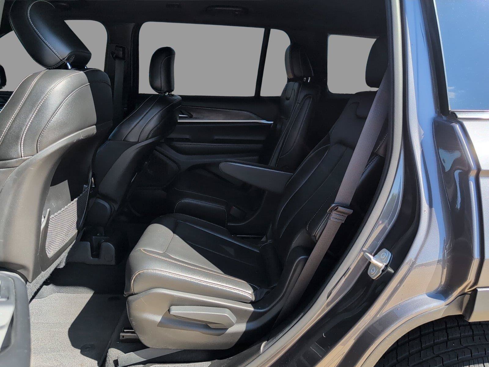 Used 2024 Jeep Grand Cherokee L Limited w/ Black Appearance Package RWD image 19